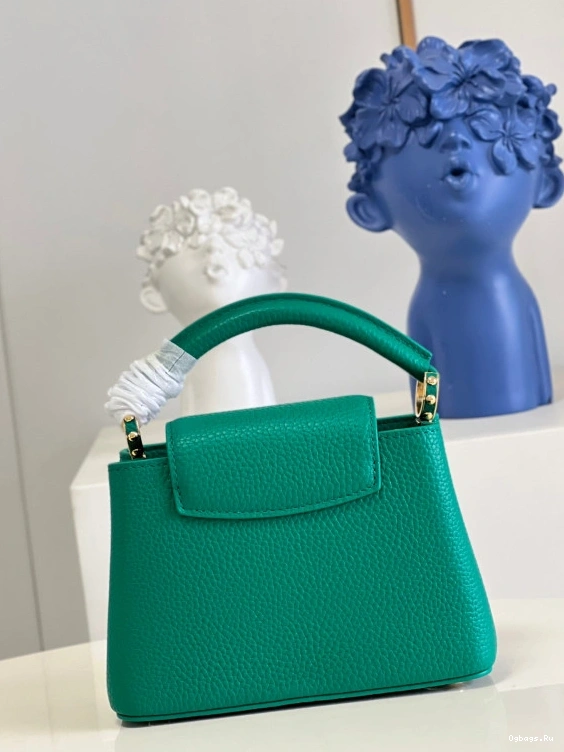 LOUIS MINI CAPUCINES VUITTON 0407